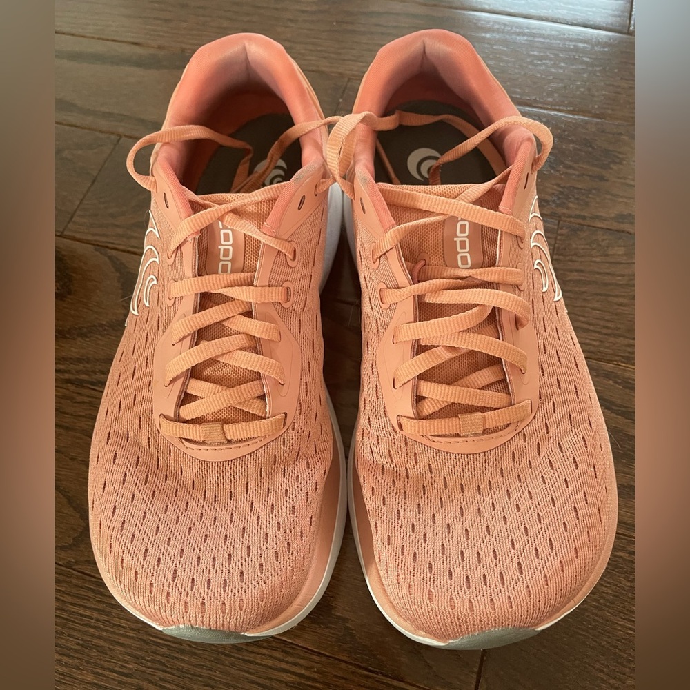 Women’s Topo Atmos Running Shoes 7.5 - Excellent Condition!